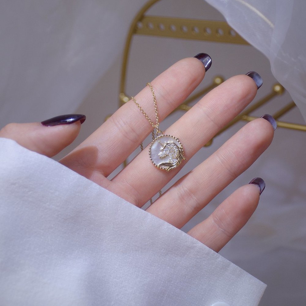 NEW 14K Gold Plated Shell Diamond Unicorn Horse Round Pendant Necklace - Picture 8 of 8